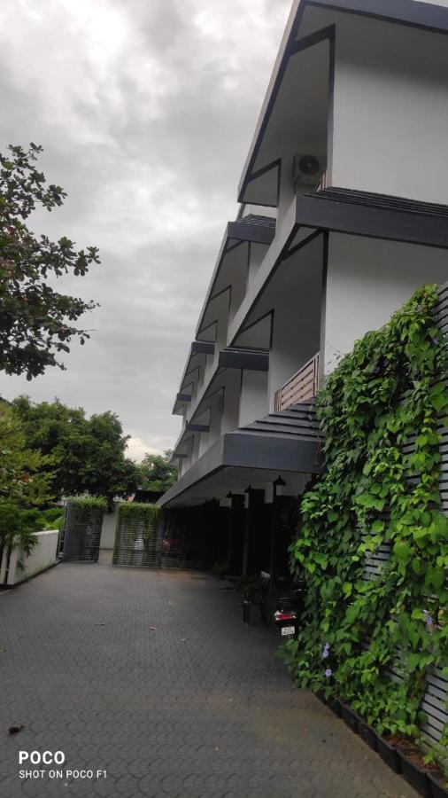 Emperor-Hotel Rachana Continental Pvt Ltd Kizhake Chālakudi Exteriör bild