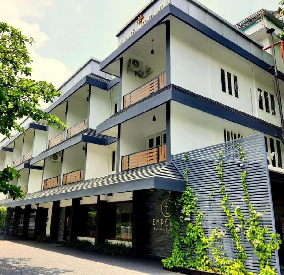 Emperor-Hotel Rachana Continental Pvt Ltd Kizhake Chālakudi Exteriör bild