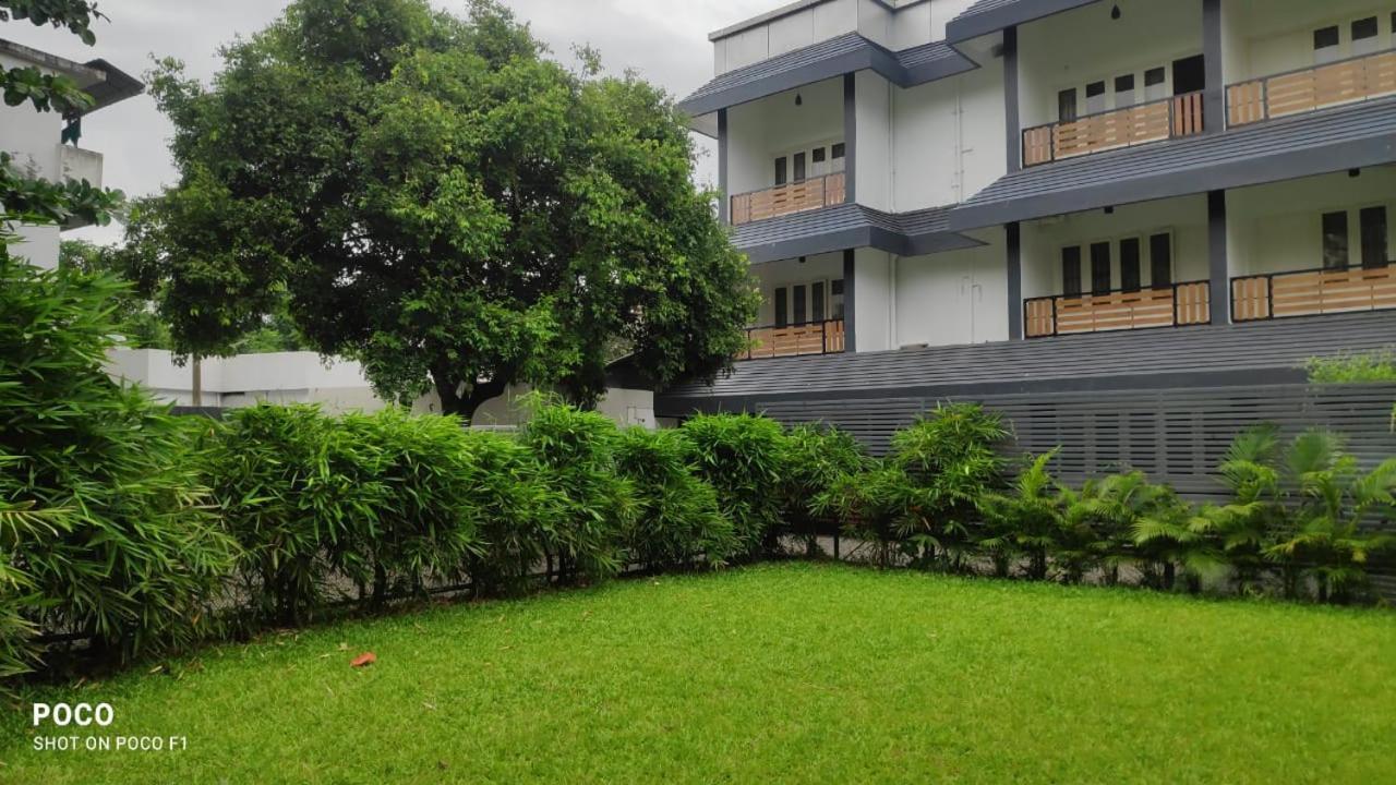 Emperor-Hotel Rachana Continental Pvt Ltd Kizhake Chālakudi Exteriör bild