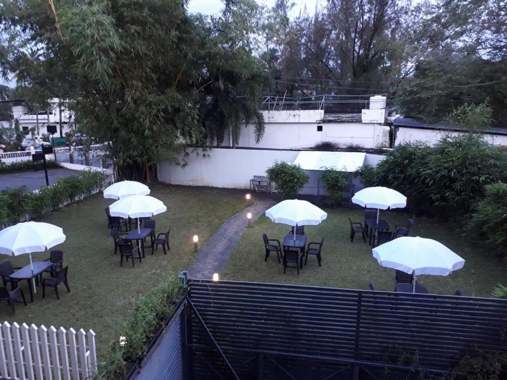 Emperor-Hotel Rachana Continental Pvt Ltd Kizhake Chālakudi Exteriör bild