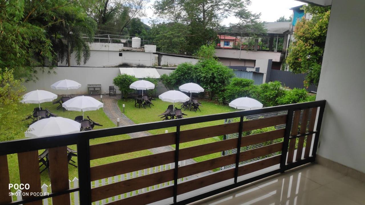 Emperor-Hotel Rachana Continental Pvt Ltd Kizhake Chālakudi Exteriör bild