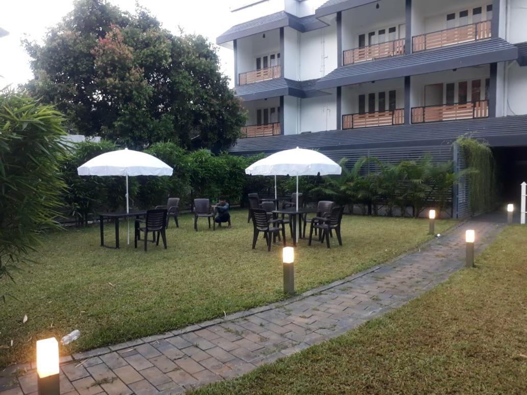 Emperor-Hotel Rachana Continental Pvt Ltd Kizhake Chālakudi Exteriör bild