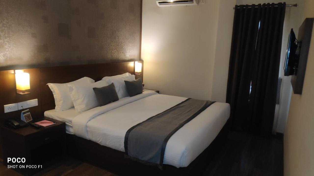 Emperor-Hotel Rachana Continental Pvt Ltd Kizhake Chālakudi Exteriör bild