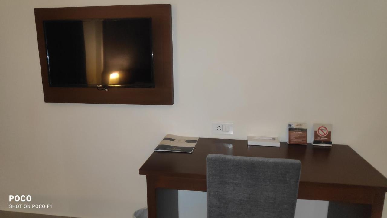 Emperor-Hotel Rachana Continental Pvt Ltd Kizhake Chālakudi Exteriör bild
